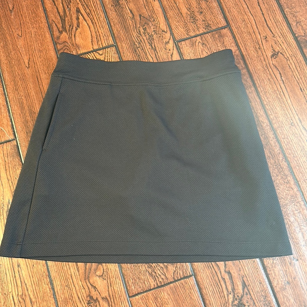Callaway golf skirt with shorts underneath, size small, black in color.